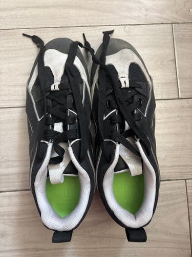 Men's Size M 10.5 (W 11.5) Under Armour (Used)
