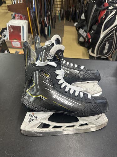 Bauer Supreme M40 Hockey Skates 9.5 Fit 2 (Used)in very good condition
