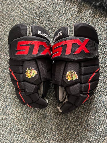Chicago Blackhawks STX HPR Gloves 15"