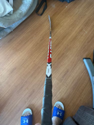 Senior Easton Synergy Classic Right Handed Hockey Stick 100 Flex (Used)