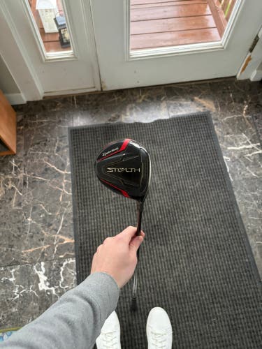 Men's TaylorMade Stealth Right Handed Fairway Wood Extra Stiff Flex 3 Wood HL Graphite Shaft (Used)