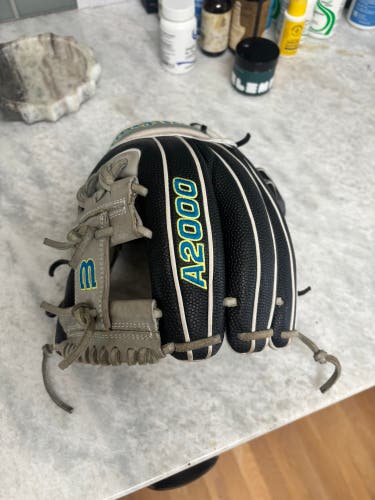 2023 Wilson A2000 RH Baseball Glove 11.5" (Used)