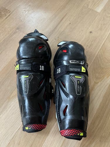 Intermediate Bauer Vapor 13" Shin Pads (Used)