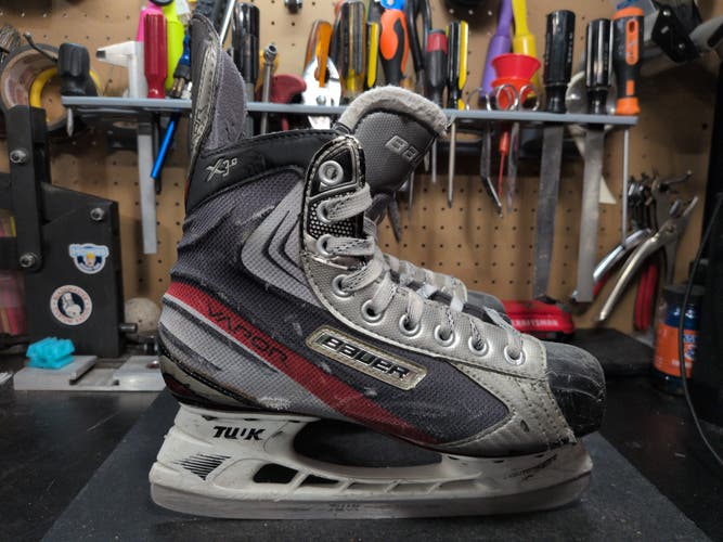 Bauer Vapor X 3.0 Hockey Skates Regular Width Size 5.5 (Used)