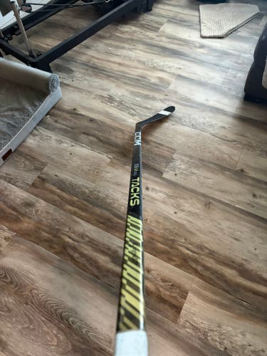 Intermediate CCM Tacks AS-VI Pro Right Handed Hockey Stick P90TM 65 Flex (Used)