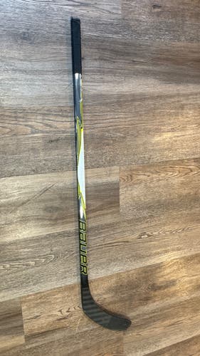 (Used) 10 flex Bauer vapor hyperlite 2 hockey stick right handed mid condition 36in