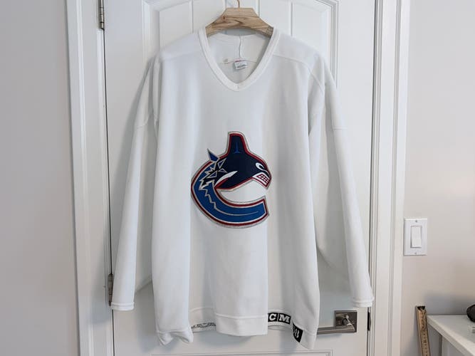 Authentic Vintage CCM Vancouver Canucks West Coast Practice White Jersey Size 58