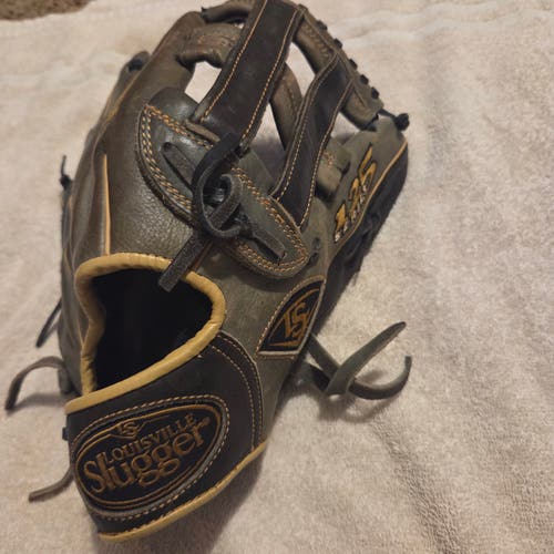 Louisville Slugger RH 125 Series Baseball Glove 12.5" Nice Game Ready Glove