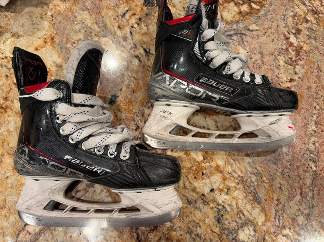 Black/Gray 2021 Bauer Vapor 3X Hockey Skates Regular Width Size 4.5 (Used)