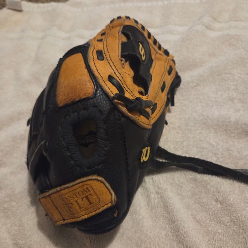 Wilson RH A2451 Youth Baseball Glove 11" Game Ready Genuine Leather Glove