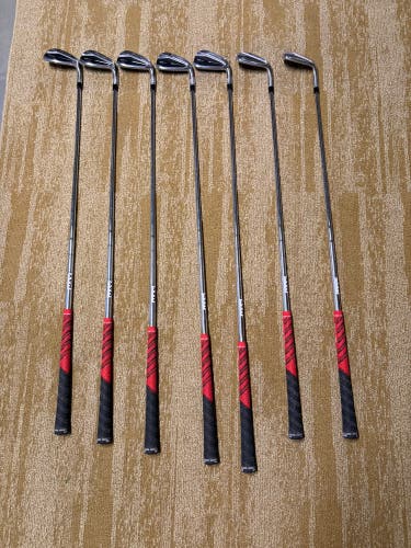 TaylorMade Qi Right Handed Iron Set Regular Flex (7 Clubs) #5 - #9, PW, GW (Used)