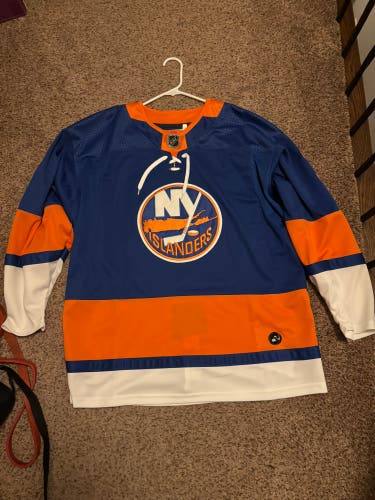 Matthew Barzal Blue XL Men's Adidas Jersey (New)