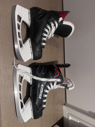 Black Bauer Vapor X Hockey Skates Regular Width Size 3 (Used)
