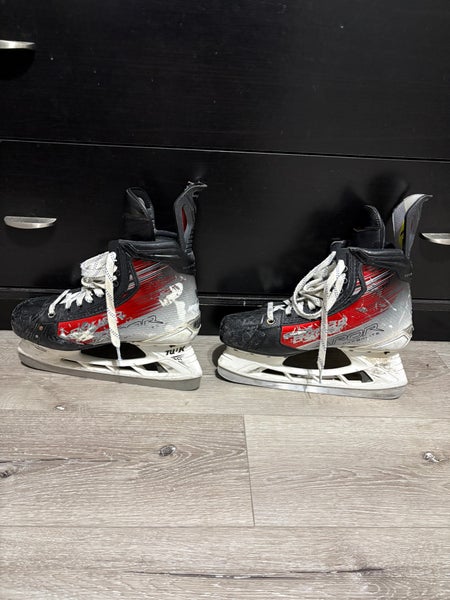 2021 Bauer Vapor Hyperlite Hockey Skates Regular Width Pro Stock 8.5 (Used)