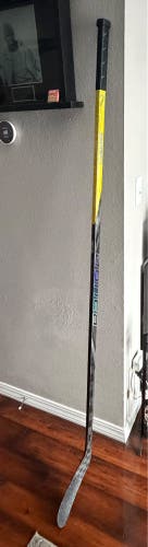 Senior Bauer Nexus Tracer Right Handed Hockey Stick P28M 77 Flex (Used)