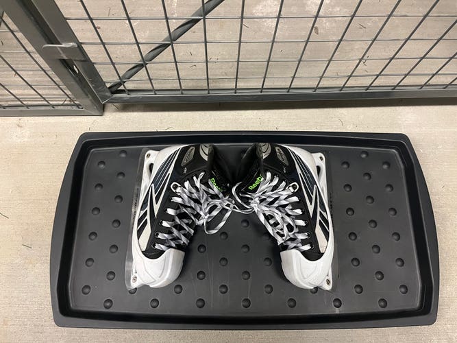 Reebok 4K Hockey Goalie Skates Size 4 (Used)