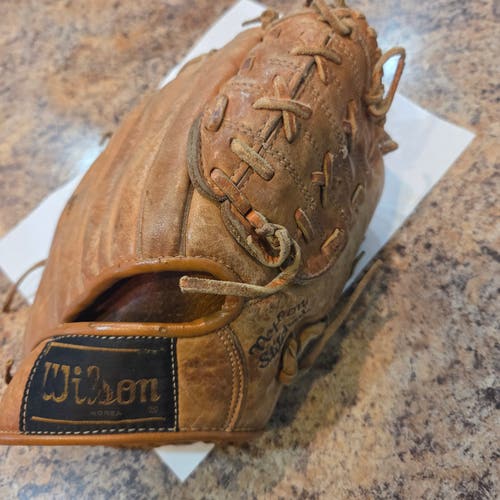 Wilson RH A2181 Doug Rader Autograph Model Baseball Glove 11" (Used)