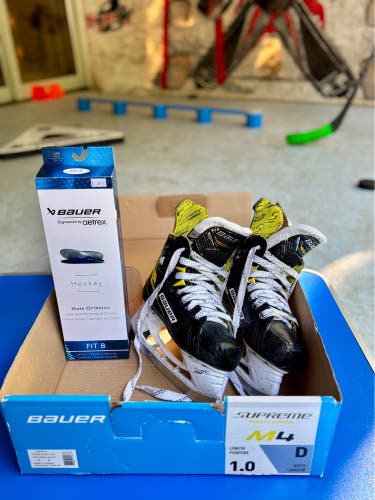 2022 Bauer Supreme M4 Hockey Skates Regular Width Size 1 (Used)