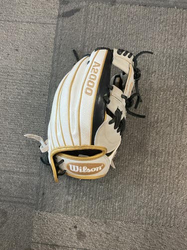 Used Wilson A2000 H12 BB/SB Glove RH Throw White 12" 11614-S000236152