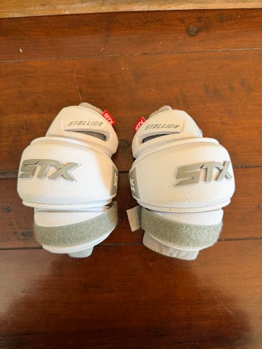 XS Youth STX Stallion 1k Arm Pads (Used)