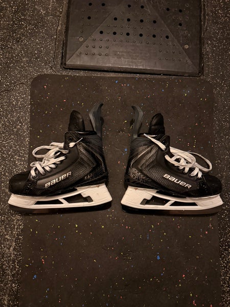 Black 2025 Bauer Vapor Flylite Hockey Skates Regular Width Pro Stock 8 (Used)