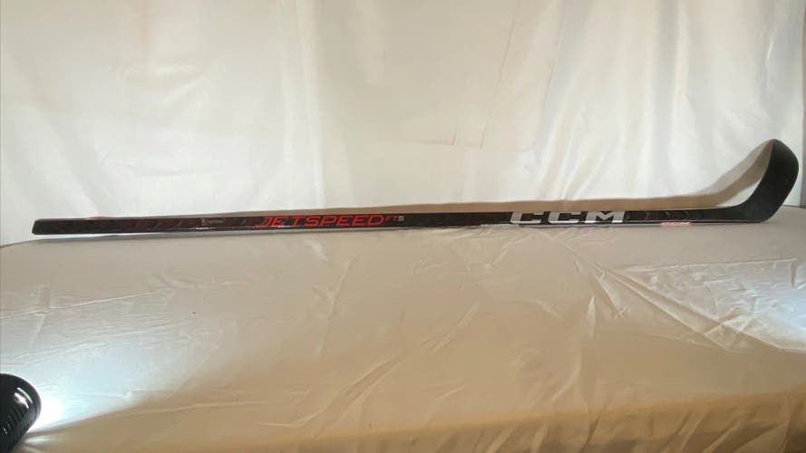 Junior CCM JetSpeed FT5 Right Handed Hockey Stick P28 95 Flex (New)