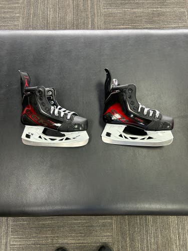 NEW CCM JetSpeed FT890 Skates Size 3.5 Regular