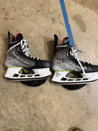 2021 Bauer Vapor Hyperlite Hockey Skates 11.5 (Used)