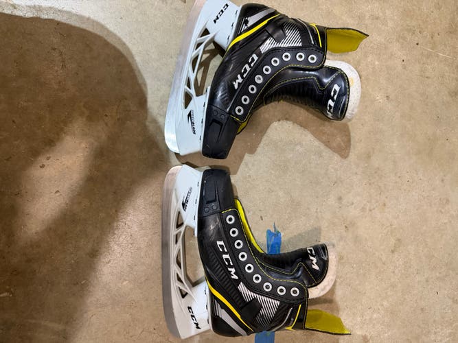 2020 CCM Super Tacks 9360 Hockey Skates Regular Width Size 5 (Used)