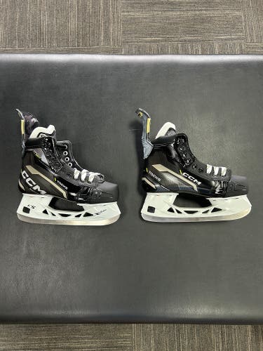 NEW CCM AS-580 Skates Size 4