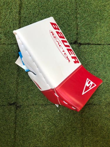 Intermediate Bauer Reactor R5 Pro Goalie Blocker Regular (New)