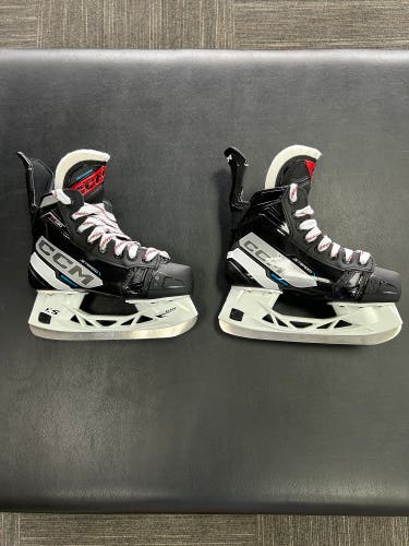 NEW CCM JetSpeed FT680 Skates Size 3
