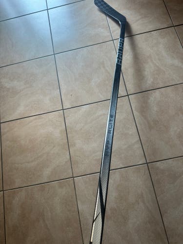 Custom black and grey Senior Bauer Vapor Hyperlite 2 Left Hand (Barely used)
P92M 
82 Flex