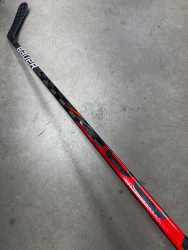 82 Flex P92M Senior Bauer Vapor Flylite Right Hand Hockey Stick (New) Pro Stock