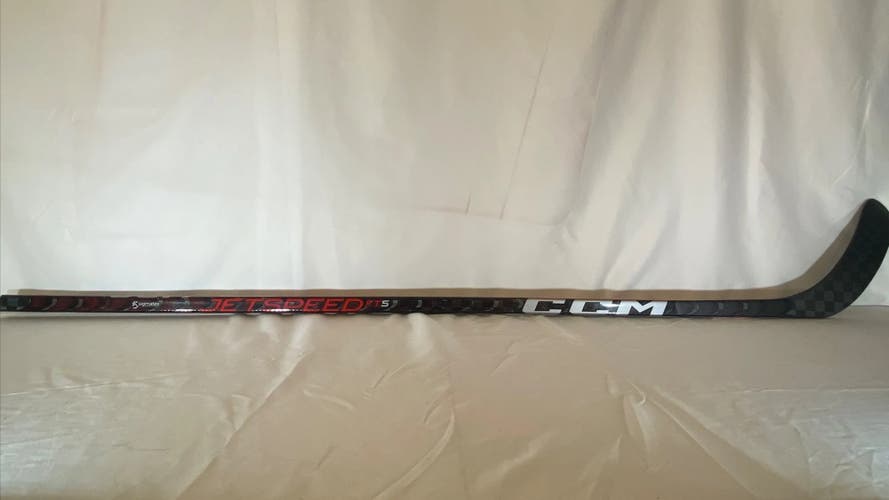 Intermediate CCM JetSpeed FT5 Right Handed Hockey Stick P29 65 Flex (New)
