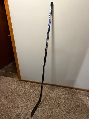 Bauer Vapor Flylite Right Handed Hockey Stick P28 77 Flex (New)