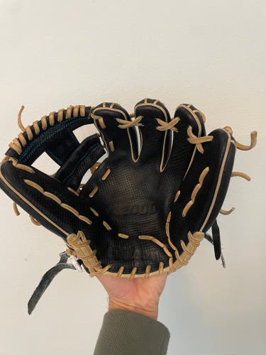 Wilson A2000 DP15SC RH Infield Baseball Glove 11.5" (Used)
