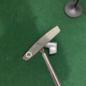 Bettinardi BB - 28 358 G Wide Body Blade Putter Mint Cover 34 Inch