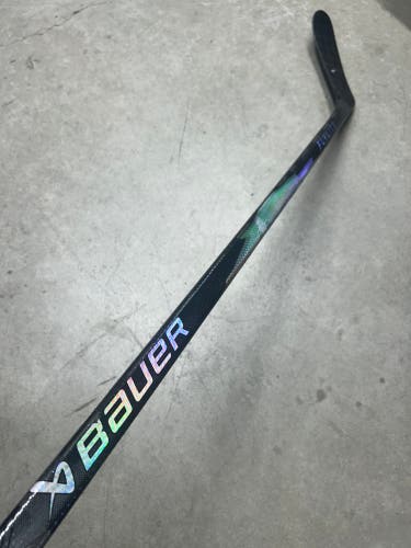 77 Flex P28M Senior Bauer Flylite Left Hand Hockey Stick Pro Stock (Used)