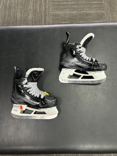 NEW Bauer Supreme M50 Pro Skates Size 2