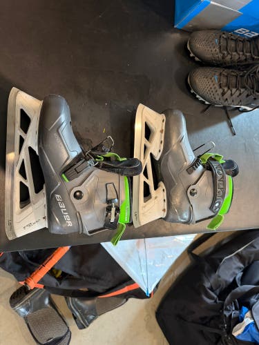 Bauer Konekt Hockey Goalie Skates Regular Width 6 (Used) and new blades