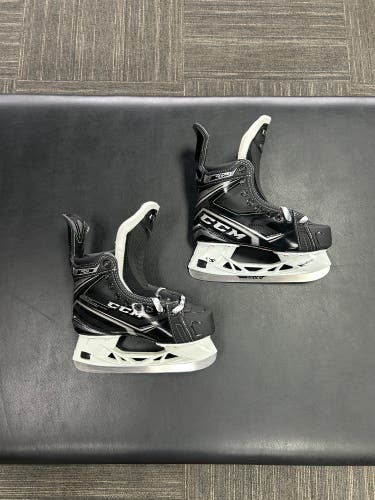 NEW CCM Ribcor 90K Skates Size 4 WIDE
