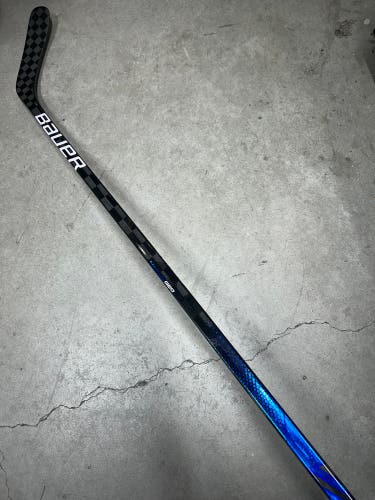 65 Flex P88 Senior Bauer Nexus Geo Right Hand Pro Stick Hockey Stick (Like New)