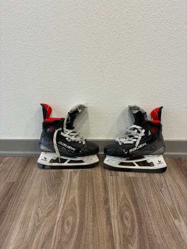 2023 Bauer Vapor X5 Pro Hockey Skates Size 5 (Used)