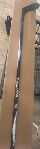 Senior Bauer Vapor Flylite Right Handed Hockey Stick P28 77 Flex (New)