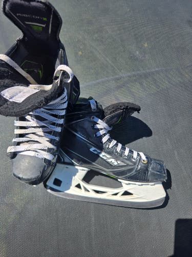 Black CCM Ribcor Platinum Hockey Skates Regular Width Size 4.5