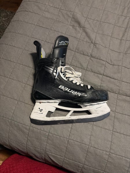 Black 2021 Bauer Vapor Hyperlite Hockey Skates Regular Width Pro Stock 7.5 (Used)