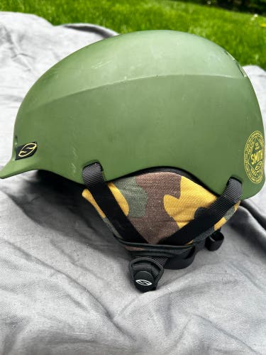 Small Smith Helmet (Used)
