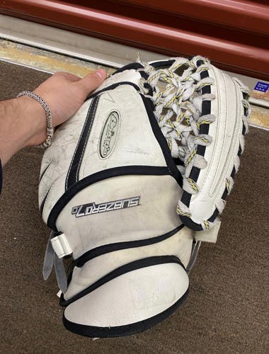 INT BRIAN’S SUBZERO 7.0 GOALIE GLOVE