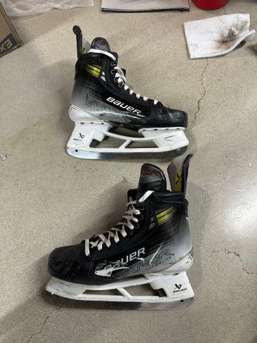 AHL ROCKFORD ICE HOGS 2023 Bauer Vapor Hyperlite 2 Hockey Skates Pro Stock 11